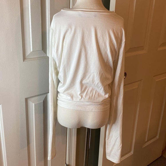 Blue Blush Twisted White Crewneck Long Sleeved Shirt Size Girls Medium- Like New - Picture 5 of 7